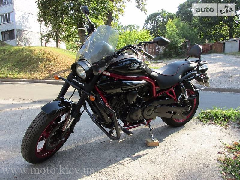 Hyosung aquila 650 bobber top